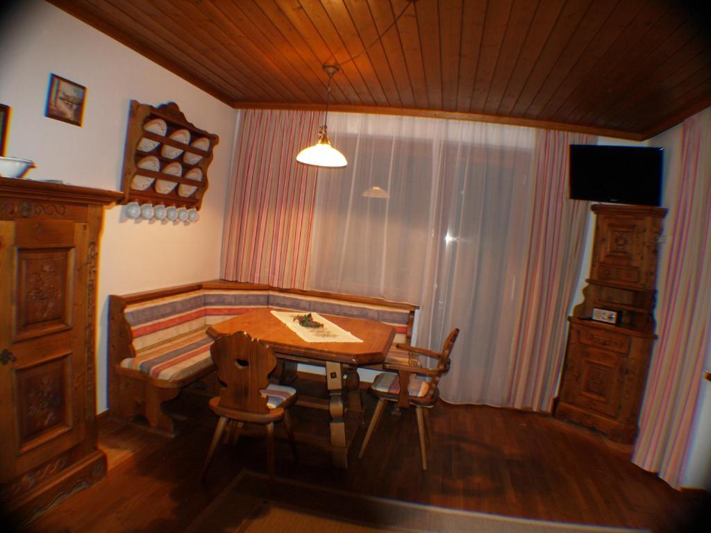 Alm-Apartments Heiligenblut Rom bilde